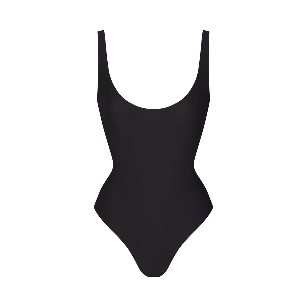 SKIMS BODY SCOOP LOW BACK THONG BODYSUIT | ONYX