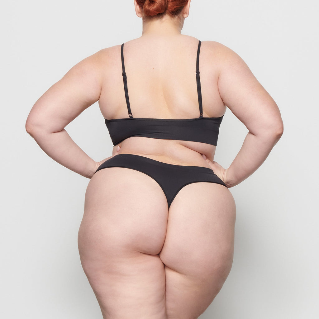 SOFT SMOOTHING SEAMLESS THONG | ONYX