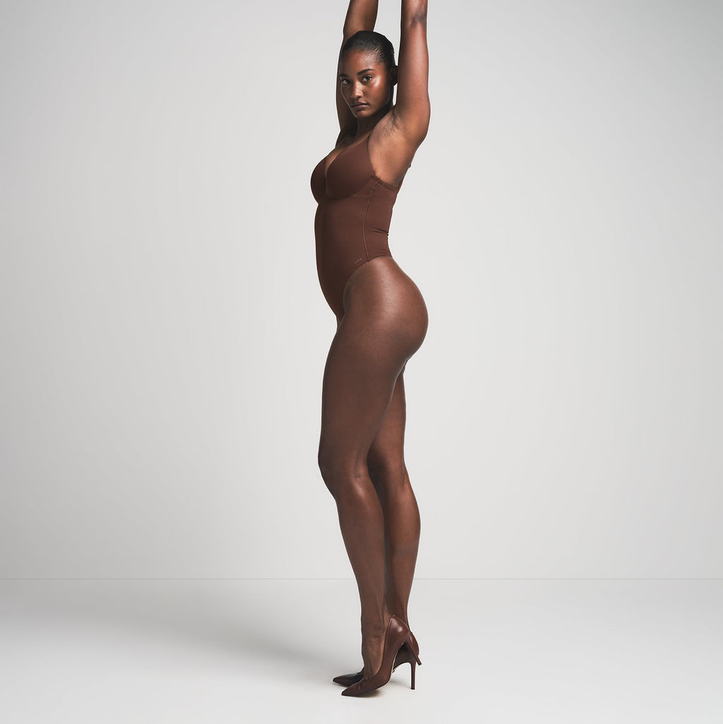 SKIMS ULTIMATE BODY PUSH-UP THONG BODYSUIT | COCOA