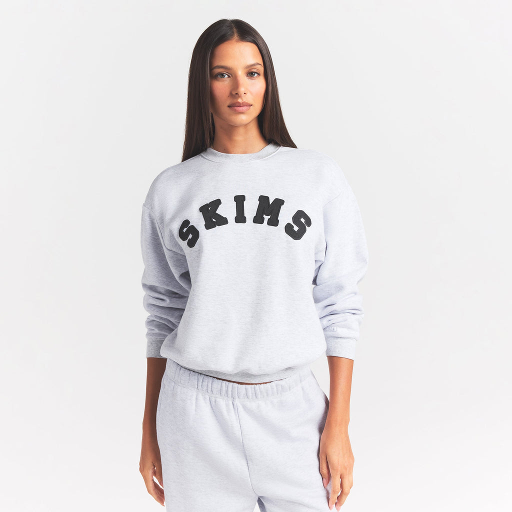 COTTON FLEECE LOGO CLASSIC CREWNECK | ONYX ARCHED LOGO PATCH
